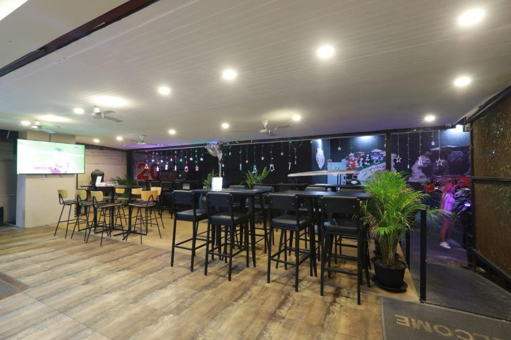 Pasadena Lodge Pattaya Exterior photo